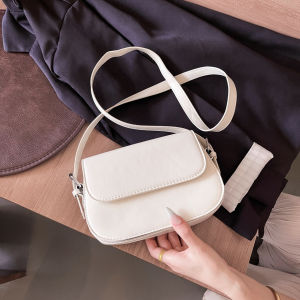 กระเป๋าสตางค์สี่เหลี่ยมเล็กสำหรับใส่โทรศัพท์มือถือ กระเป๋าสะพายข้างสุดหรูสำหรับผู้หญิง สีน้ำตาล ดีไซน์ใหม่ 2025 กระเป๋าสะพายข้างหนัง PU ขนาดเล็ก