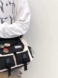 Túi vải học sinh đeo chéo phong cách năng động (không gồm pin cài và móc thú bông) LILA DCV169