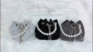 👜พร้อมส่ง👜 Rhinestone Chain Strip เสริมความงามของกระเป๋าสะพายข้าง กระเป๋า Rhinestone Bucket Bag แนวโน้มแฟชั่น สรางความแตกต่างกัน