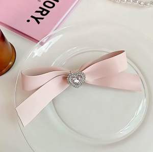 ร้านไทย🇹🇭🎀กิ๊บติดผมโบว์ ประดับเพชรรูปหัวใจ