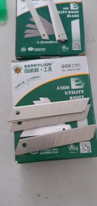 Dao rọc giấy Berrylion A80mmA100M Hộp nhỏ Hộp Lớn 200 cái (Gồm 20 hộp nhỏ).Hàng chính hãng