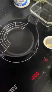 [HCM] Chảo gang Tempura mỏ chim kèm giá gác Oceno chống dính tự nhiên size 20-24cm