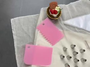 40 Pcs Cake Decorating Supplies Kit with 10 Piping Tips 3 Couplers 1 Reusable & 20 Disposable Piping Bags Baking Tools