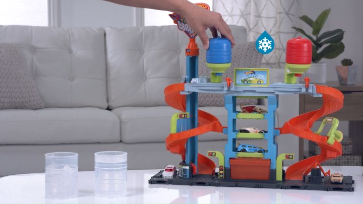 Hot Wheels City Mega Tower Car Wash Color Shifters with Diecast - Main Image
