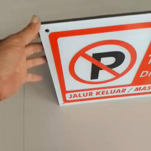 Sign Akrilik Papan Tanda Dilarang Parkir