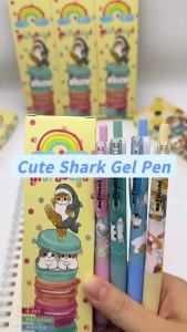 Bộ 4 Bút Gel Hình Cá Mập 0.5mm Ngòi Nhỏ Viết Êm Dễ Thương Hoạt Hình Có Thể Thu Gọn Kiểu Kawaii Dùng Cho Trường Học Và Văn Phòng