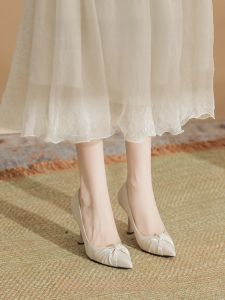 2024 ใหม่รองเท้าส้นสูงขนาดกว้างชี้นิ้วเท้าส้นบาง ผู้หญิง รองเท้า ทันสมัย รองเท้าเดี่ยวสําหรับเท้าอวบ สไตล์เกาหลี