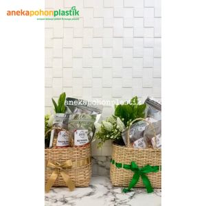 Hampers Lebaran Unik: Aneka Kue Kering & Artificial Flowers