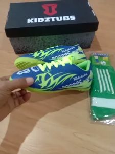 KIDZTUBS Sepatu Futsal Anak Paket Komplit Sepatu Futsal Tas Skin Deker Kaos Kaki Usia 6-10 Tahun Size 28 29 30 31 32 33 34 35 36 37 KDZ1002122624
