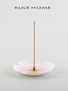 KULE HOME โคมหอมโมเดิร์นเซรามิกดอกไม้สำหรับห้องนอน เครื่องประดับตกแต่งบ้านสไตล์จีน สไตล์เรียบง่ายและหรูหรา