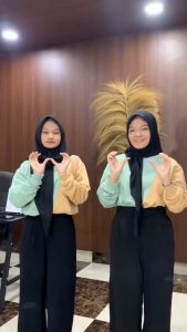 Slash Sweatshirt Kombinasi MINT-COKSU || SWEATER CRAWNECK BASIC WANITA FASHIONABLE