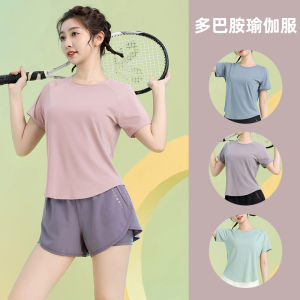 เสื้อยืดโยคะระบายอากาศได้ดีสำหรับฤดูร้อน แขนสั้น หลวม แห้งเร็ว สำหรับผู้หญิง ชุดโยคะ ชุดแบดมินตัน ชุดออกกำลังกาย ชุดกีฬา ผ้าโพลีเอสเตอร์