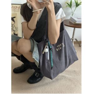 กระเป๋าผ้าใบแบบสะพายไหล่สำหรับผู้หญิง ความจุขนาดใหญ่ กระเป๋าถือแบบลำลองสำหรับเดินทาง สไตล์หลวมๆ สีขาว สำหรับนักเรียนและผู้ที่ทำงานในอุตสาหกรรม IT