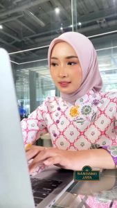 Blus Hestyani Batik Wanita Terbaru Kekinian Outfit Ngantor Kerja Cantik Trendy Hijab Style - Bahan Katun Primisima - Fashion By Batik Solo