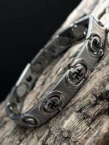 New Arrival Titanium Steel Magnetic Bracelet Men Women Lucky Charm Fashionable Trendy Personality High-End Feeling Hand Jewelry