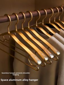 Luxury No-mark Preventive Shoulder Bumps Metal Hanger
