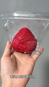 Mainan Squishy Anti Stress bentuk Buah Stroberi: Squishy Strawberry Pencet-Pencet