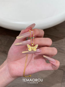 Elegant Butterfly Flash Diamond Pendant Necklace Luxury Sensation Fine Jewelry Choker Chain Alloy Embedded Artificial Gemstone