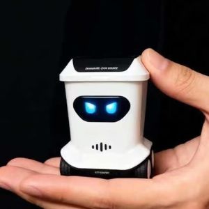 หุ่นยนต์ถังขยะรีโมตขนาดเล็กผลิตภัณฑ์ตกแต่งบนโต๊ะทันสมัยสุดสร้างสรรค์ของเล่นรถ RC สำหรับเด็กผู้ชายและเด็กผู้หญิงเลี้ยวได้ยืดหยุ่น360 ° รีโมทคอนโทรลย้อนยุคดีไซน์ DIY ชาร์จเร็วอุปกรณ์สนุกๆ