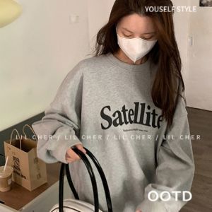 LHMoonlight ถูกมาก เสื้อสเวตเตอร์แฟชั่น งานใหม่ใส่ได้ทั้งผู้หญิงและผู้ชาย เนื้อผ้าไม่หนาเลยเน้นใส่แบบสบายๆใช้งานได้ทุกวัน มีสกรีนลายตรงหน้าอกด้วย สวยคุ้มเท่ห์แบบนี้ไม่ควรพลาด