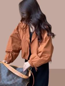 Summer New Womens Short Casual Outdoor Sun Protection Jacket Hooded Windbreaker Compact Versatile Fashionable Commute Style