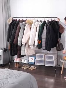 ราวตากผ้า แขวนเสื้อผ้า Coat Rack ราวแขวนเสื้อผ้า ราวตากผ้าอเนกประสงค์ มีล้อเลื่อน เคลื่อนย้ายสะดวก ปรับขนาดได้ รายละเอียดสินค้า ที่แขวนหมวก ที่แขวนเสื้อ เสาแขวนผ้า ที่แขวนกระเป๋า120/200 ม (พร้อมส่ง) ราวตากผ้า แขวนเสื้อผ้า