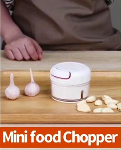 เครื่องปั่นขนาดจิ๋ว แต่ความสามารถในการบด สับ ละเอียด เกินขนาด ด้านในมีใบมีด 2 ใบมีด สแตนเลส 304 คมกริบ