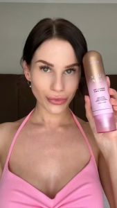 The Quick Flick: Gradual Tan Serum Spray สเปรย์เปลี่ยนผิวแทนพร้อมบำรุง ขนาด 100ml.