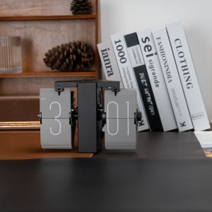 Retro Elegant Desktop Clock