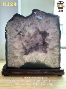 40kg K124 RM658🎀双喜8️⃣周年庆🎊 福利大放送🎈🛒双喜直购🛒 西马包邮🆓 ➕加码附送🆓🆓🆓特制实木底座🎊🍾💯  风生水起💦💯绝对天然水晶  水形骨干紫晶洞🔮 骨干老料💪 晶体大牙能量🆙 带有蓝玛瑙包边✅ 小钛晶共生✅  含底座高height: 44cm  底座宽width: 45.5x23cm  洞深hole: 4cm   总重weight: 40kg