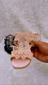 Sandal Flat Anak Perempuan Motif Butterfly Elegan dengan Aksen Kristal - Low Heel untuk Pesta Sepatu Sandal Flat Pesta Anak Perempuan Anak Cewek  Korean Girl Fashion Low Heel Party Slip On  (ZH-SS255)