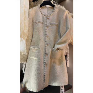 ชุดเดรสสั้นทรงเอประดับลูกปัดสีขาวสไตล์ฝรั่งเศสสำหรับผู้หญิงในฤดูใบไม้ร่วงและฤดูหนาว ชุดราตรียาวเอวสูง กระโปรงทรงเอ