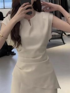 Fashionable Elegant V-neck Asymmetrical Waist-cinching Short Sleeve Womens Top Unique Design Summer Shirt Straight Cut Splicing