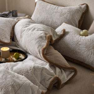 Dimansi | Bộ 4 Món Đầy Ấm Áp Cho Mùa Đông Họa Tiết Hoa Khắc Pháp Cổ Điển Chất Liệu Velvet Sợi San Hô