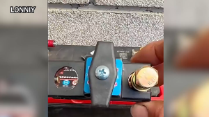 (Fast Delivery)Car Battery Disconnect Switch quick disconnect battery terminal switch protector 12V-24V battery cut-off leak-proof switch