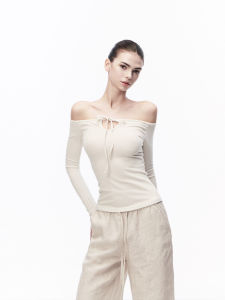 One-shoulder Slim Fitting T-shirt