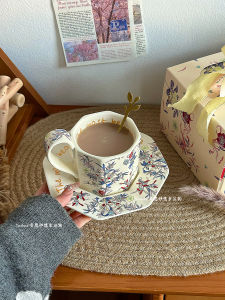 แก้วกาแฟเซรามิกพร้อมหูจับดีไซน์หรูหราสำหรับผู้หญิง เข้ารูปวันเกิดและวันวาเลนไทน์ บรรจุภัณฑ์พร้อมกล่องของขวัญ