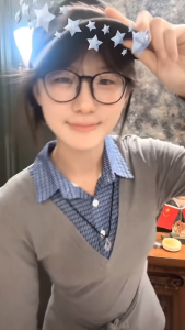 เสื้อแขนยาวคอวี ผ้าร่องโพลีเอสเตอร์ แต่งปกเชิ้ตลายตาราง สีเทา มีสายคาดเอว แฟชั่นเกาหลี #1773