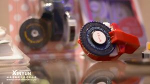 Motex เครื่องปั้มอักษรนูนใช้กับสติ๊กเกอร์ 9 มิล Maker label สำหรับทำฉลากสินค้า ทำป้ายชื่อลูกติดกระเป๋า รองเท้า หนังสือ กระติกน้ำ สายไฟ