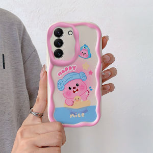 เคสโทรศัพท์แบบหนังสือเล่มลายหมีสตรอเบอร์รี่สำหรับ Samsung A02S ป้องกันการตกหล่นพร้อมสายรัดนิ้วแบบพลาสติกสำหรับนักเรียน