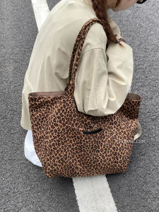 Casual Large Capacity Leopard Print Shoulder Bag Womens 2025 New Style Versatile Double-Sided Tote Bag for College Students