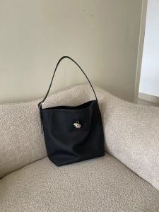 French Minimalist Top Layer Cowhide Bucket Bag Large Capacity Commuter Tote Bag Single Shoulder Womens Bag Oimg Brand