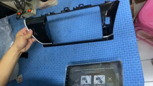 หน้าวิทยุจอแอนดรอยสำหรับใส่จอใหญ่10.1"พร้อมปลั๊กไฟและFm ตรงรุ่นรถ TOYOTA Revo/Hilux