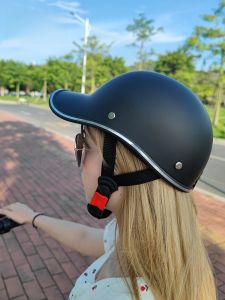 หมวกกันน็อคป้องกันแสงแดดสำหรับฤดูร้อนสำหรับผู้ชายและผู้หญิง หมวกกันน็อคจักรยานแบบเบา หมวกกันน็อคแบบครึ่งใบ หมวกกันน็อคแบบพกพาสำหรับเดินทาง