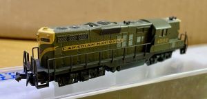 Kato N Diesel Locomotive GP-9CN Canadian National 4505. Full equipment good running order. หัวรถจักรดีเซล Kato N รุ่น GP-9CN สัญชาติแคนาดา 4505 อุปกรณ์ครบชุด สภาพการทำงานดี