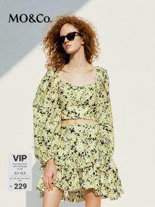 MO&Co. | Áo Blouse Lụa Cotton In Hoa Có Dáng Trễ Vai Và Tay Bồng Cho Mùa Xuân/Hè