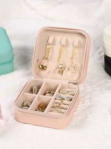 OnlineStore-e กล่องเครื่องประดับ หนัง PU ผ้ากำมะหยี่ ขนาดเล็ก สำหรับใส่ต่างหู สร้อยคอ แบบพกพา กล่องใส่เครื่องประดับ 4 สี