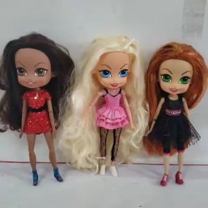 Búp Bê Mỹ Cô Gái Thời Trang Ban nhạc Beatrix 30 cm = 12 inch _ The Beatrix Girls Chantal Fashion Doll