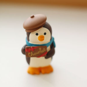 Adorable Strawberry Chocolate Macaron Cat Decoration Candy Resin Desktop Decorations for Daily Gifts Animal Shape