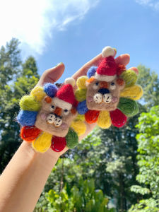 Adorable Handmade Wool Felt Lion King Pin Brooch Christmas Gift for Women Coat Sweater Scarf Accessory Cute Fashion Jewelry